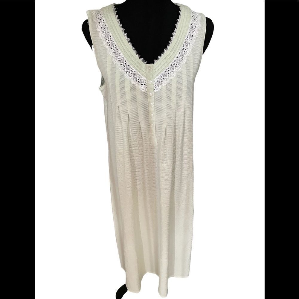 EARTH Angels light green nightgown with flower button front size Small